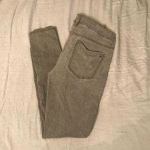AE Army green high-rise jeans!!